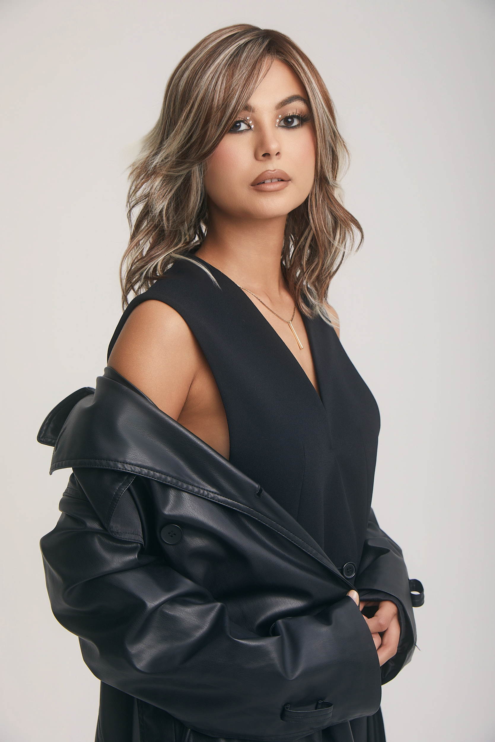 Dazzling Wavez - Image 3